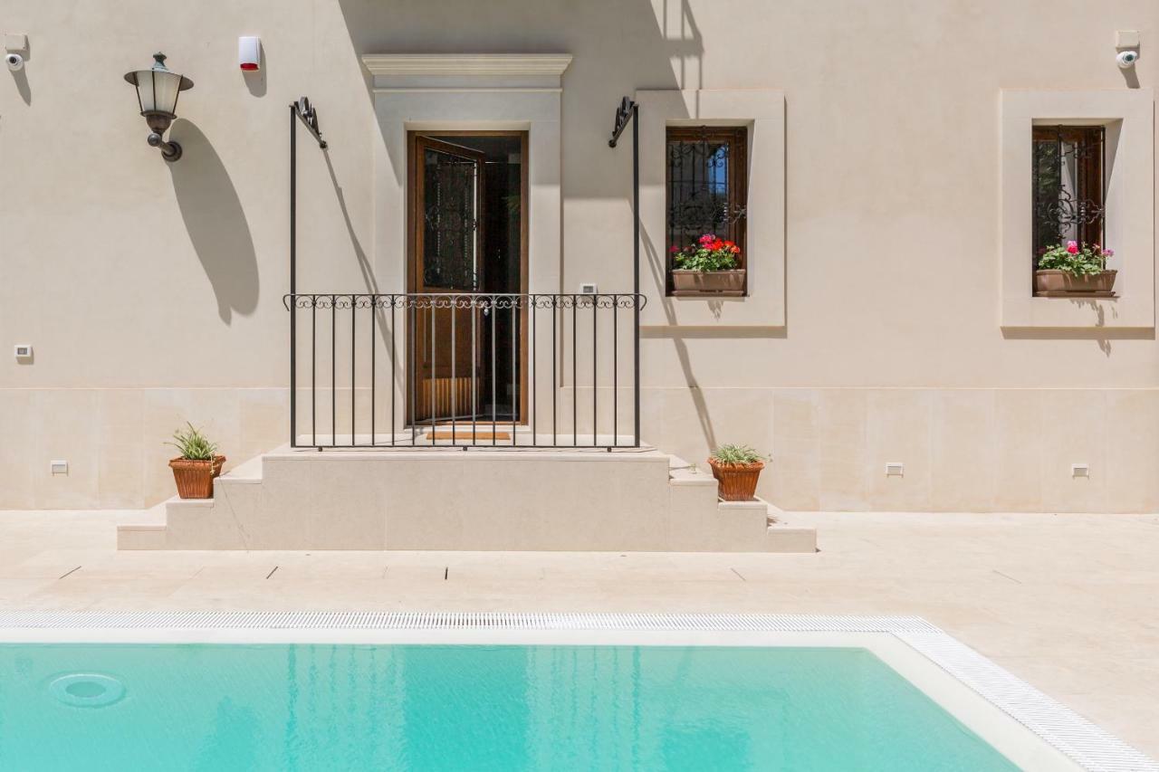 Villa Raphael Avola Exteriör bild