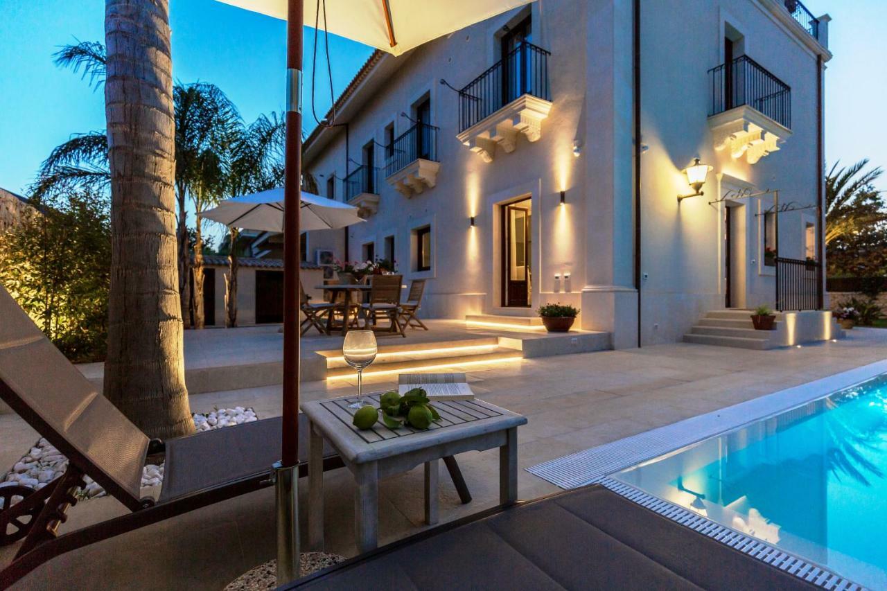 Villa Raphael Avola Exteriör bild