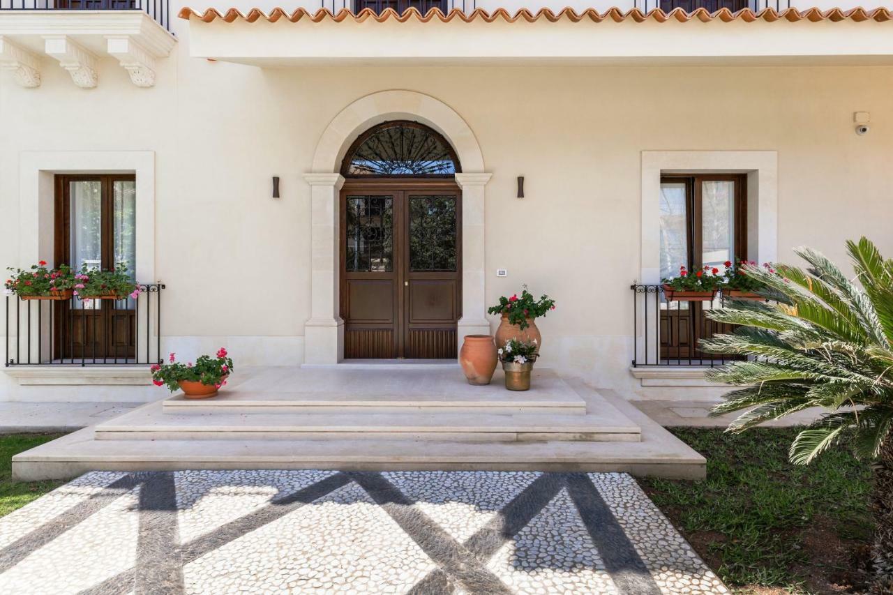 Villa Raphael Avola Exteriör bild