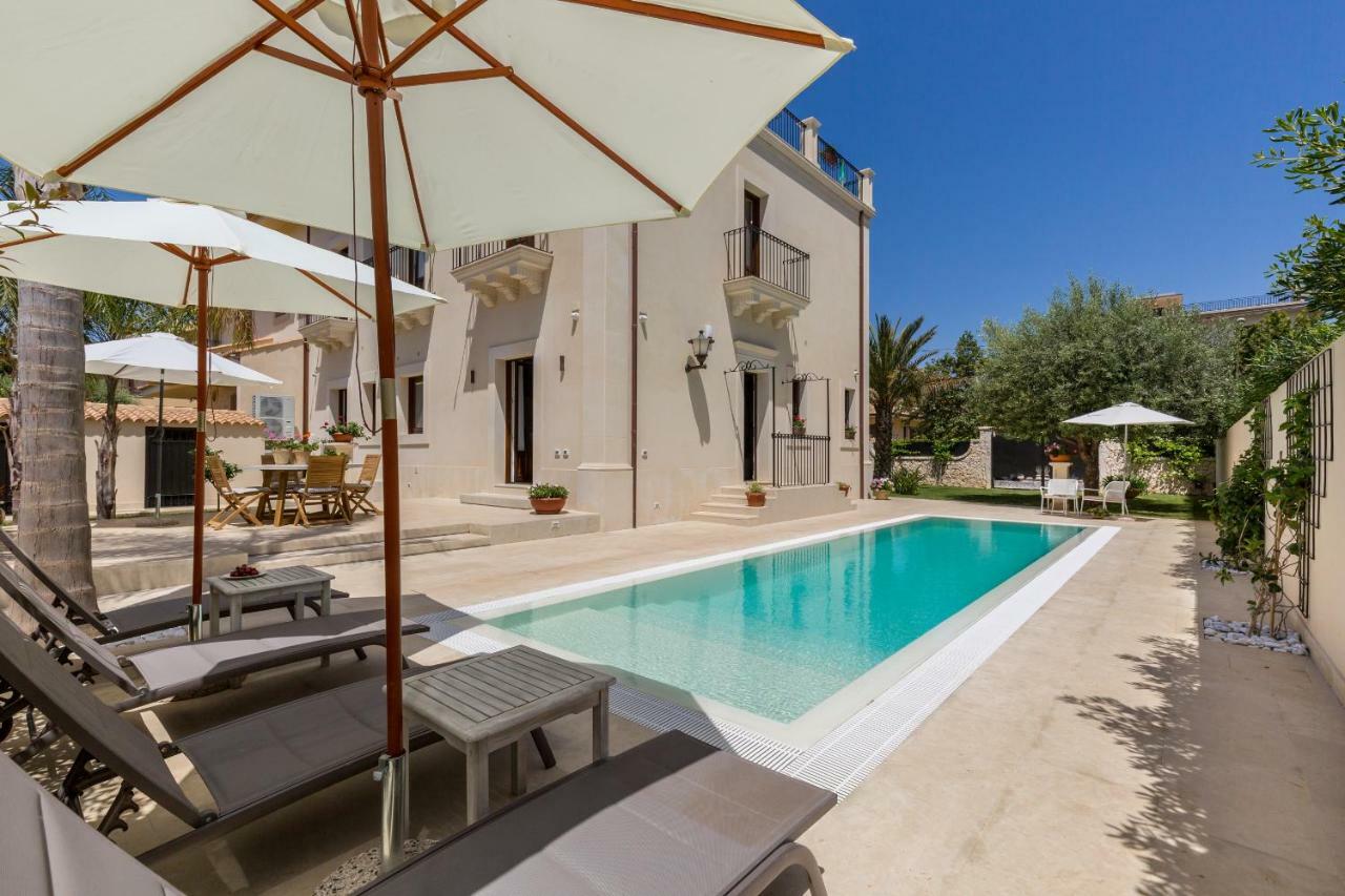 Villa Raphael Avola Exteriör bild