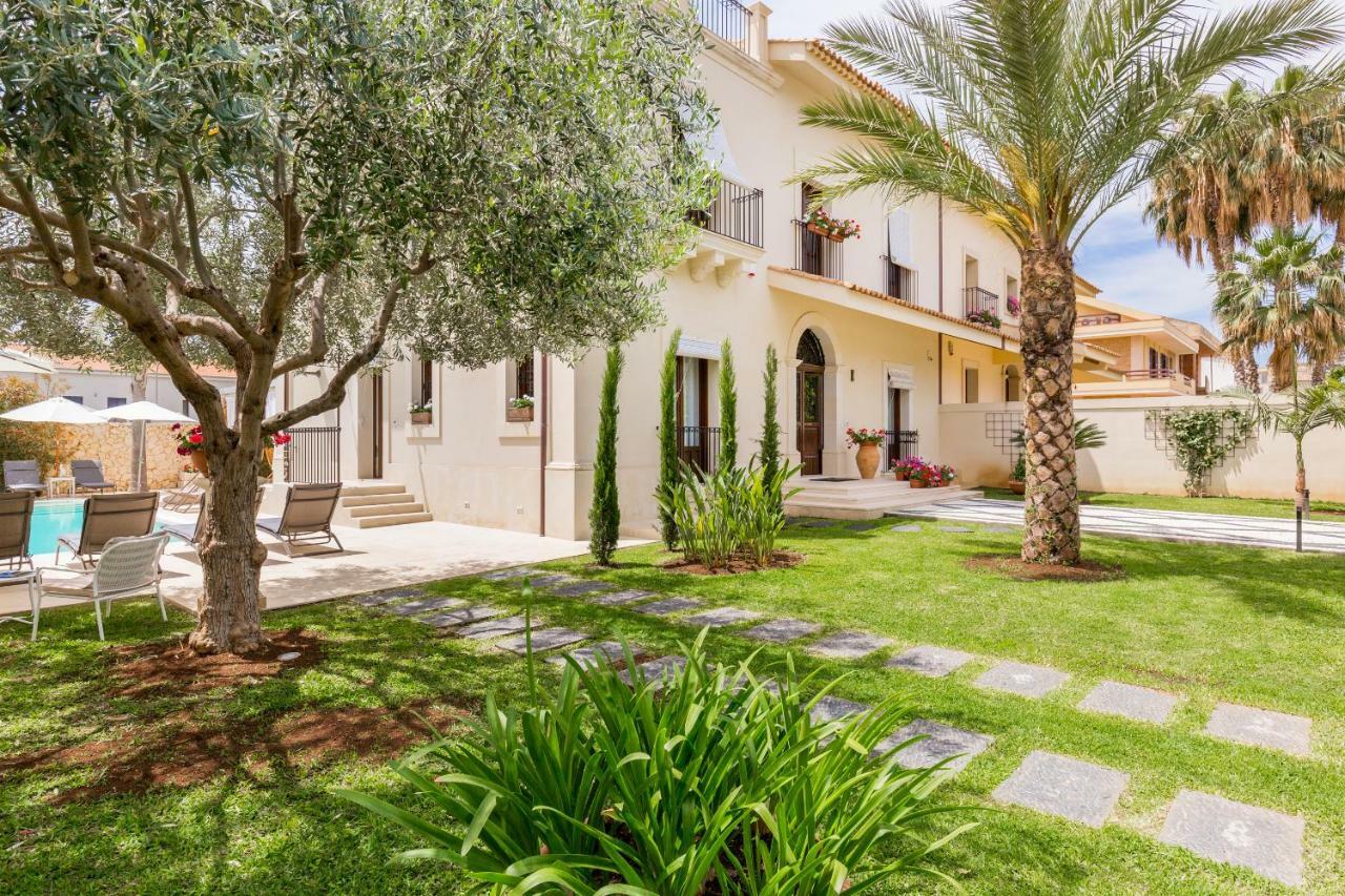 Villa Raphael Avola Exteriör bild