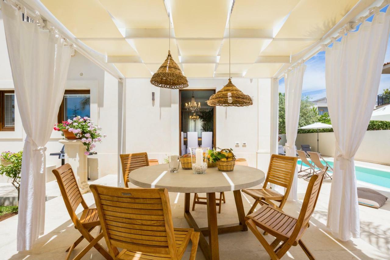 Villa Raphael Avola Exteriör bild